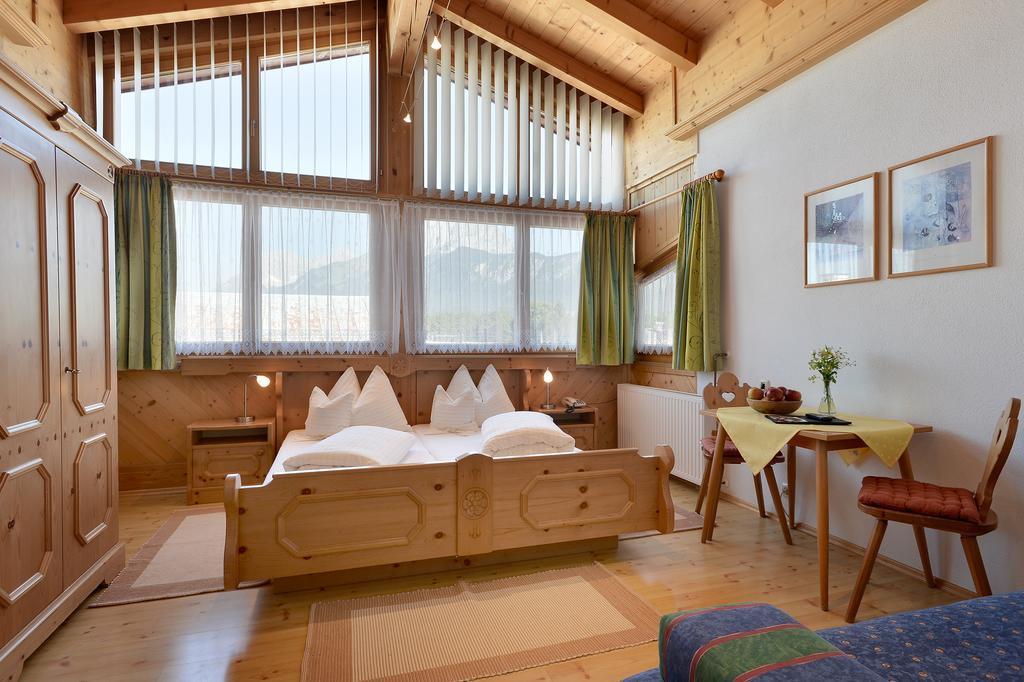 Hotel Theresia Garni Sankt Johann in Tirol Habitación foto