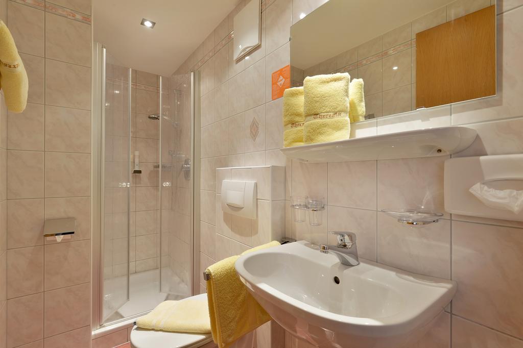 Hotel Theresia Garni Sankt Johann in Tirol Habitación foto